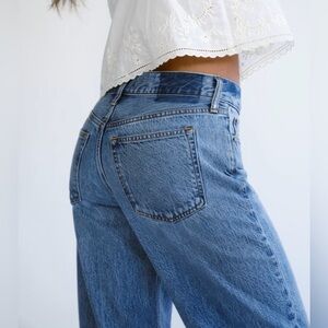 Abercrombie & Fitch Low Rise Ultra Loose Jeans. Size 29 8R. Medium wash.